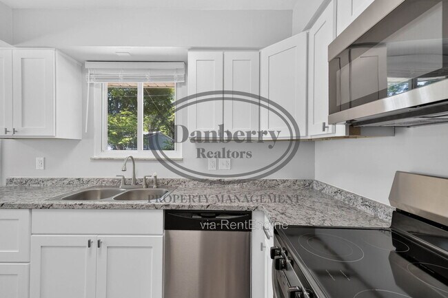 Building Photo - 6946 Kinsman Dr