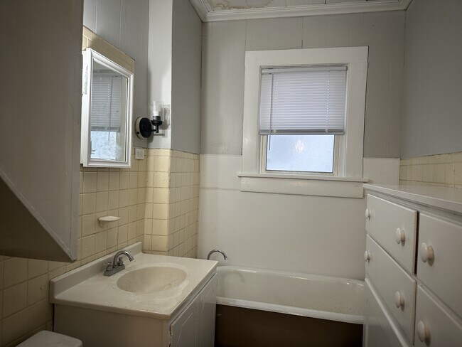 Building Photo - 2206 N 11th St