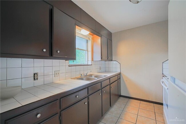 Building Photo - 1521 Nolana Ave