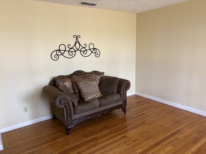 Building Photo - 16348 Woodcliffe Dr