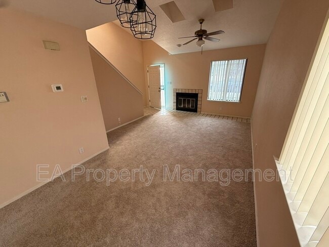 Building Photo - 2816 Enebro St NE