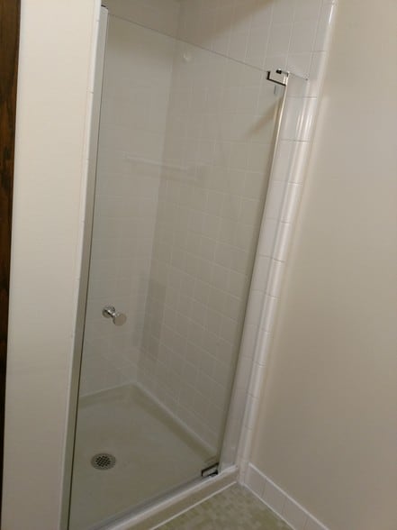 2nd Bathroom -Shower - 2076 Chateau Ct