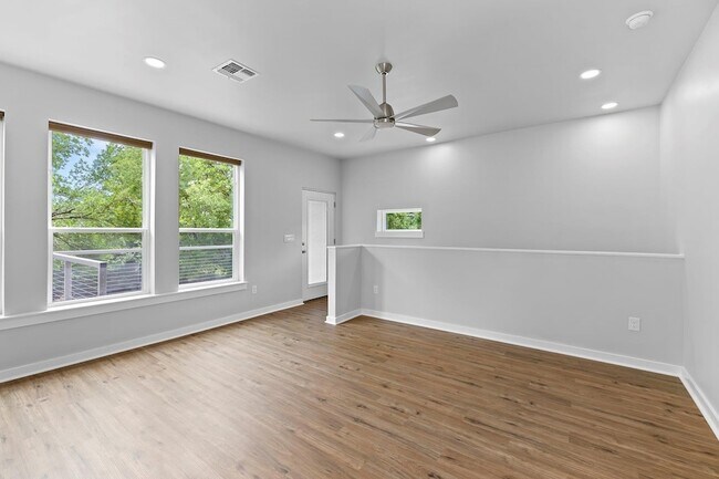 Building Photo - 100 Bryson Bend