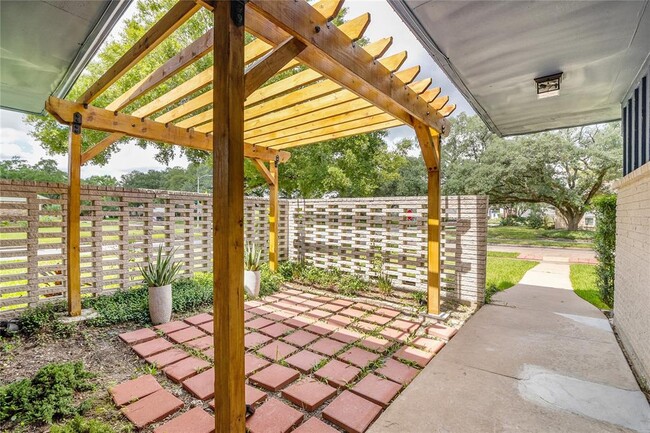 Building Photo - 5143 Cheena Dr