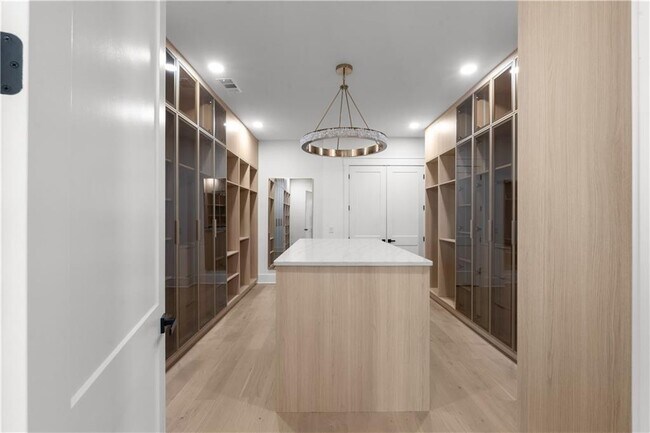 Building Photo - 407 Buford