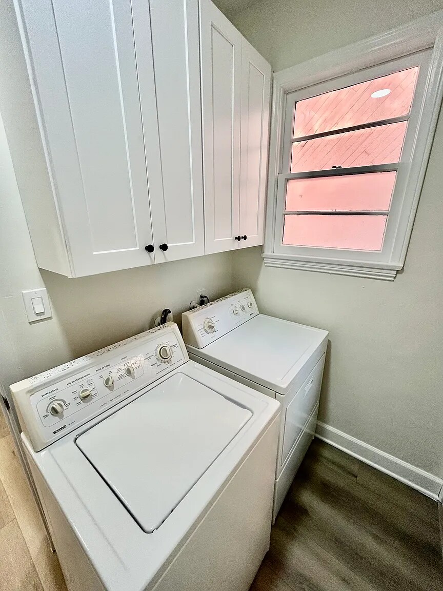 Building Photo - 148 S Maple Dr