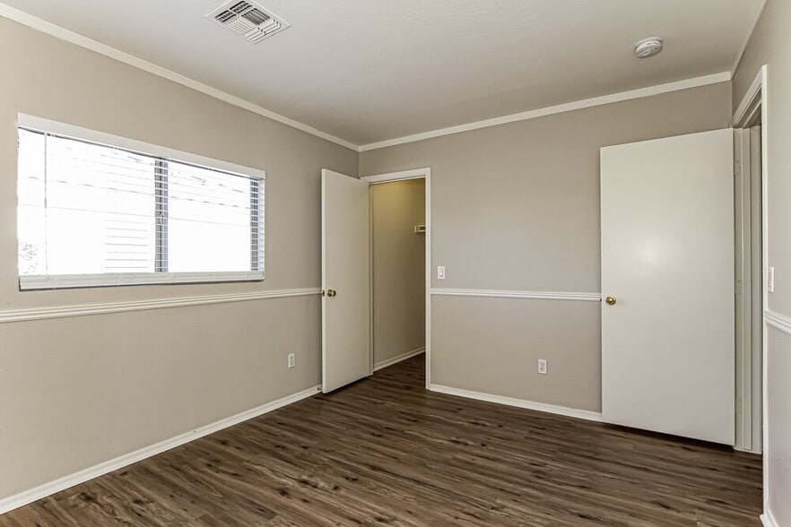 Building Photo - 11552 E Flower Cir