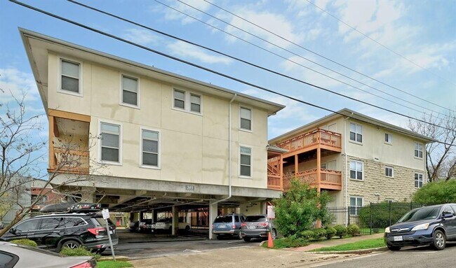 Building Photo - 305 E 31st St