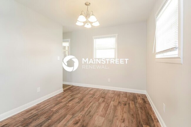 Building Photo - 4 Bedroom Pet-Friendly Home in Birmingham, AL with Main Street Renewal