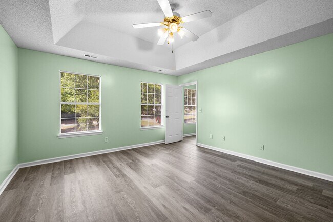 Building Photo - Updated 4BR Home in Northgate District with Huge Back Deck