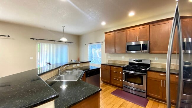 Building Photo - 10690 NW Jordan Ln