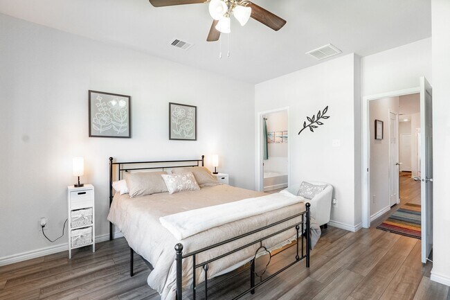 Building Photo - 840 Mineral Wells Ln