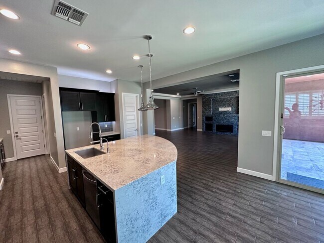 Building Photo - 7507 E Pampa Ave