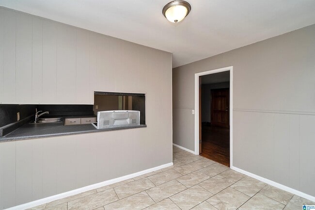 Building Photo - 305 Rose Hill Rd