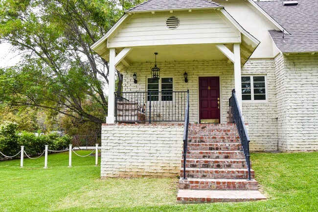 Building Photo - 8325 La Bajada Ave