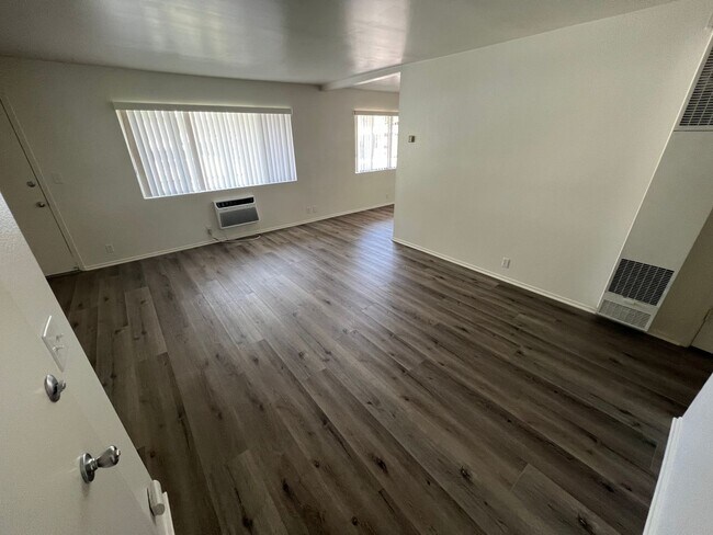 Building Photo - 25250