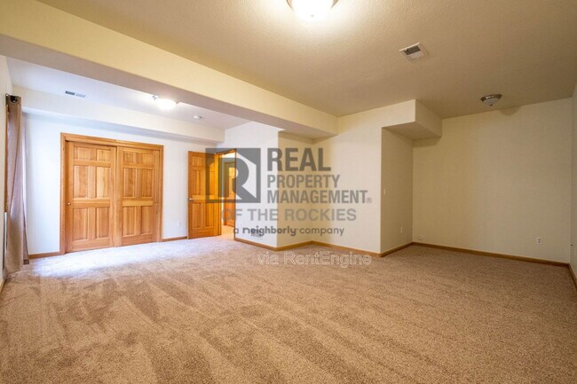 Building Photo - 5436 Hunter Dr