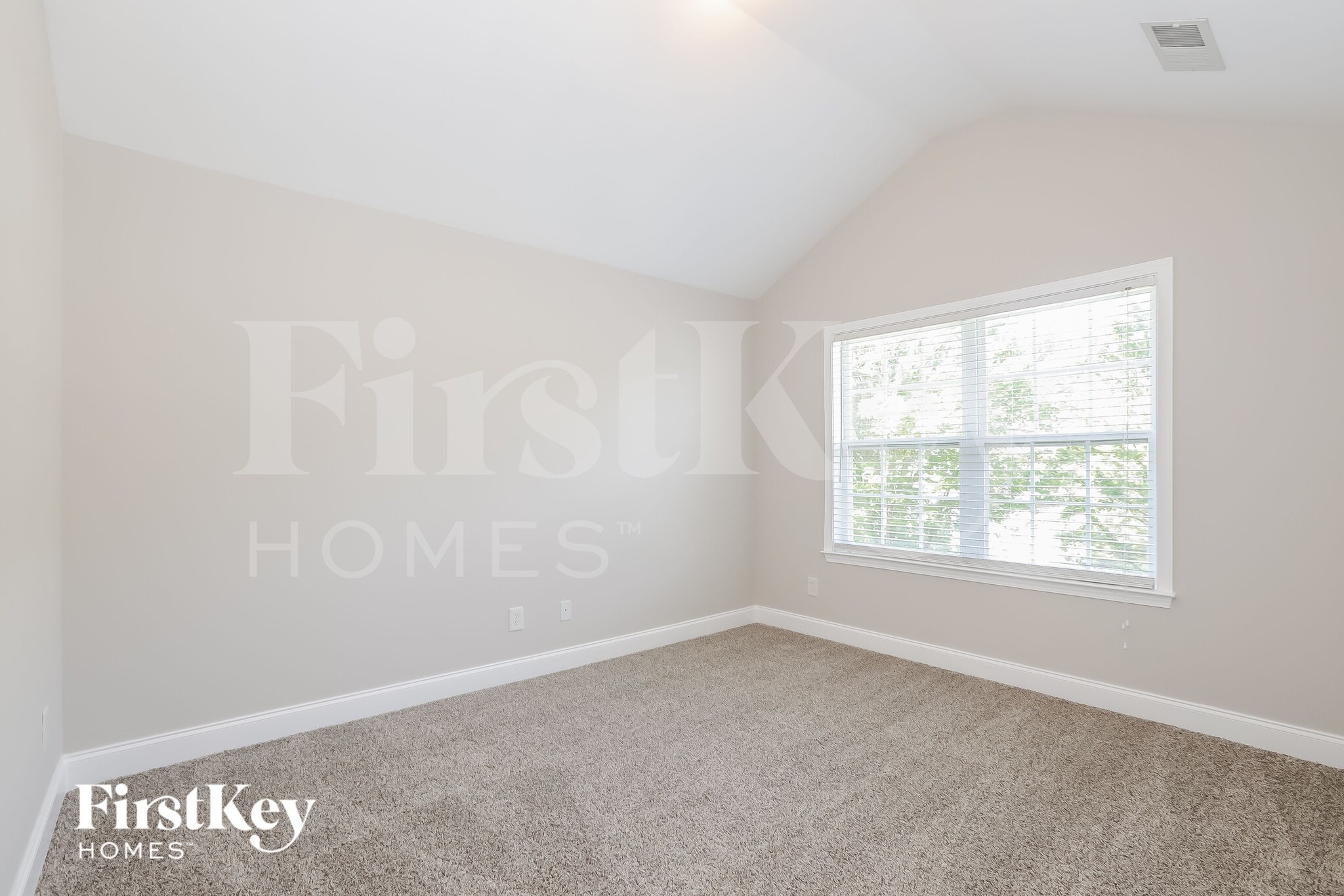 Building Photo - 495 Roland Manor Dr