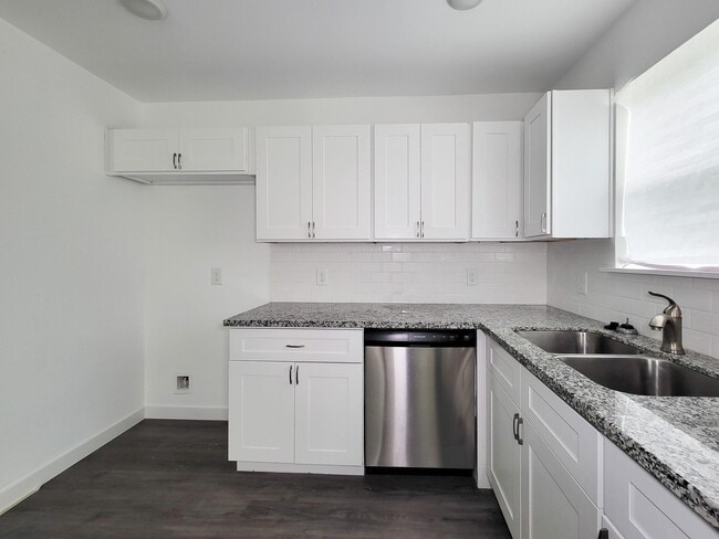 Building Photo - 8122 Sterlingshire St