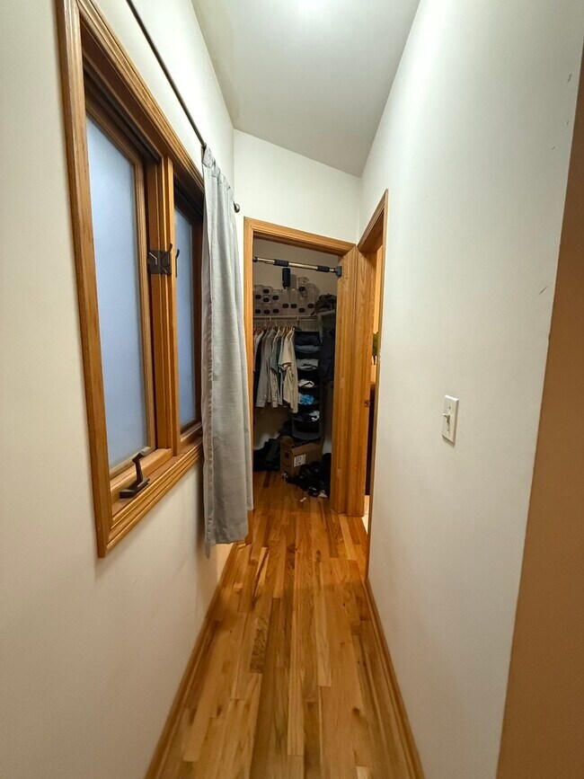 Building Photo - 865 W Buckingham Pl
