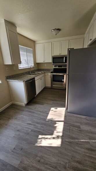 Building Photo - 5276 Balhan Ct