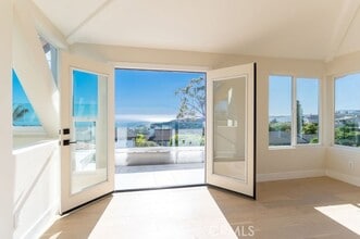 Building Photo - 2850 Zell Dr