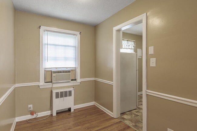 Building Photo - Historic Apartment located a short drive from Elon!