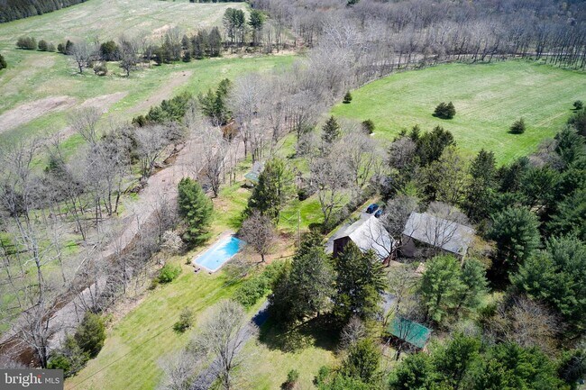 Building Photo - 196 Red Hill Rd