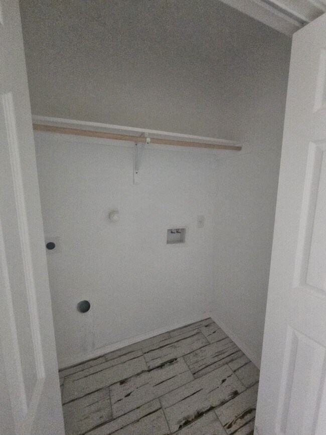 Building Photo - 923 McIlvaine