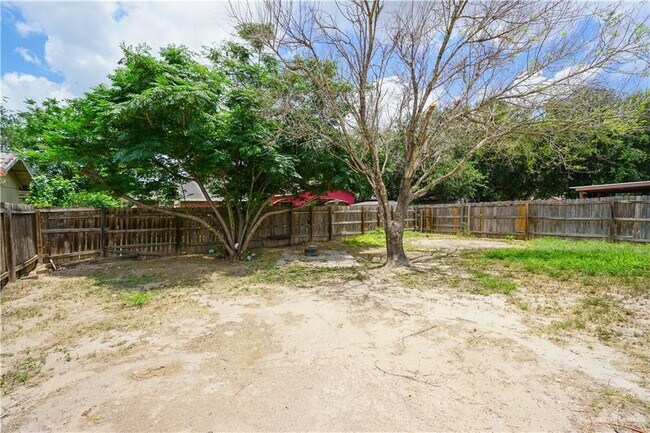 Building Photo - 509 E Buchanan Ave