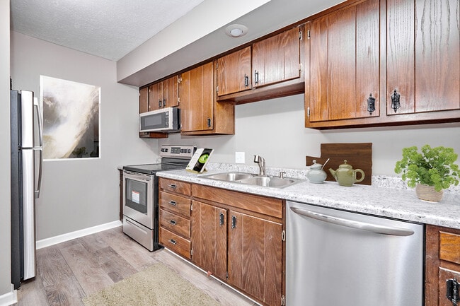 Primary Photo - River Shore Apartments