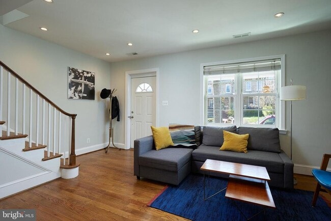 Building Photo - 421 Longfellow St NW