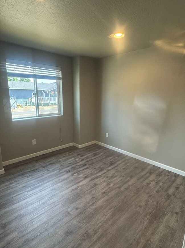 Building Photo - Beautiful 3 bedroom/2 bath tiny home in Co...