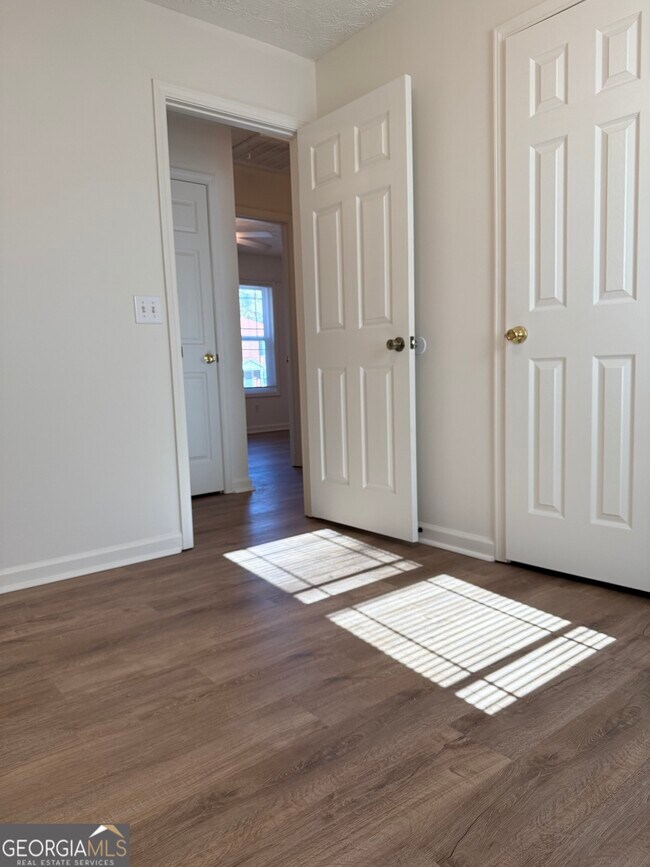 Building Photo - 160 2nd St