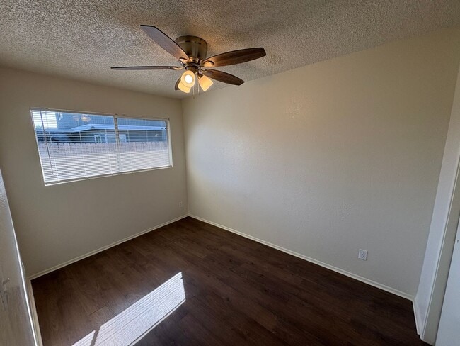 Building Photo - 3939