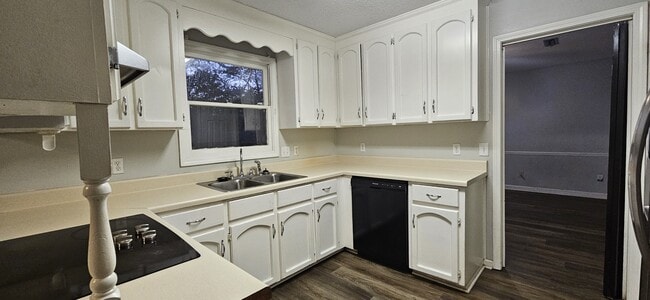 Building Photo - 211 Plantation Rd