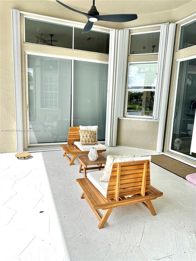 Building Photo - 656 Verona Pl