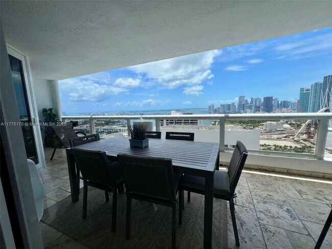 Building Photo - 1717 N Bayshore Dr