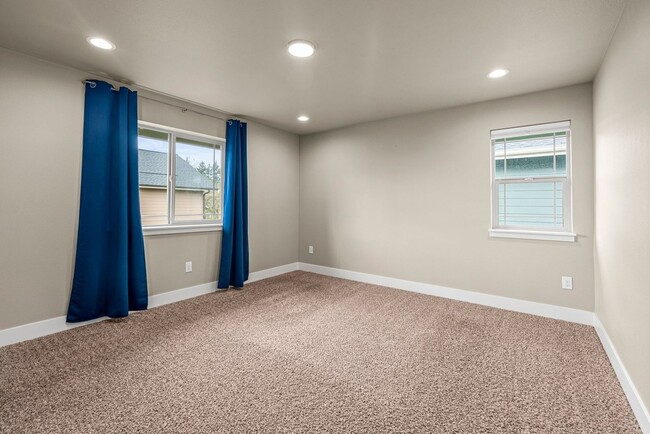 Building Photo - Modern 4-Bed Tacoma Home | Energy Efficien...