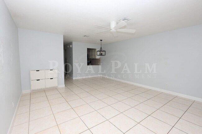 Building Photo - 2 Bed, 2.5 Bath Townhouse with Balcony, Pool & Prime Bonita Springs Location