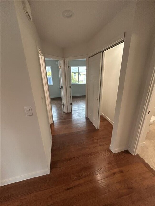 Building Photo - 118 S Harkness St