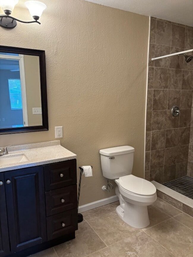 Building Photo - Must See! Renovated 3/2 Block Home Close To River! Water and Lawn Care Included