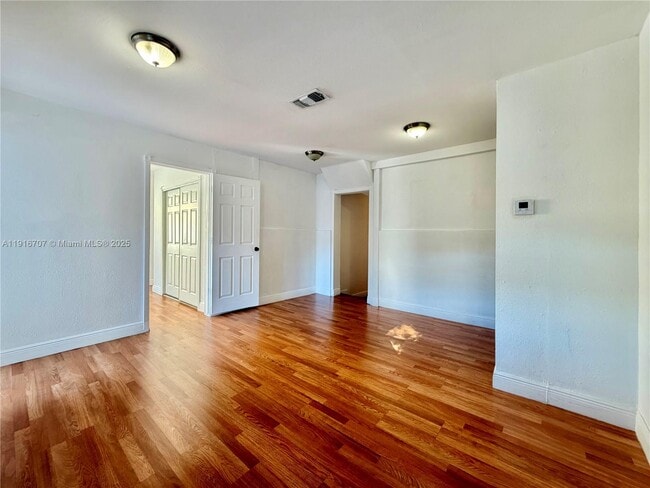 Building Photo - 2727 SW 24th St