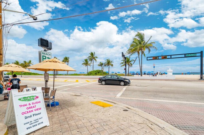 Building Photo - Beachfront Bloo's -2 Units-Ocean View Balc...