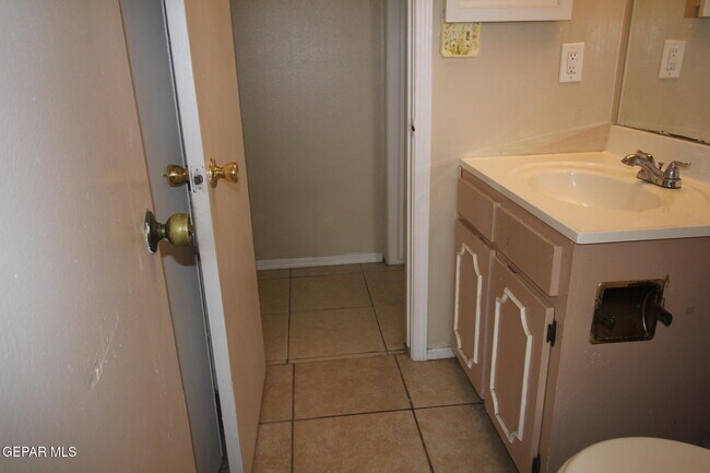 Building Photo - 10711 Ivanhoe Dr