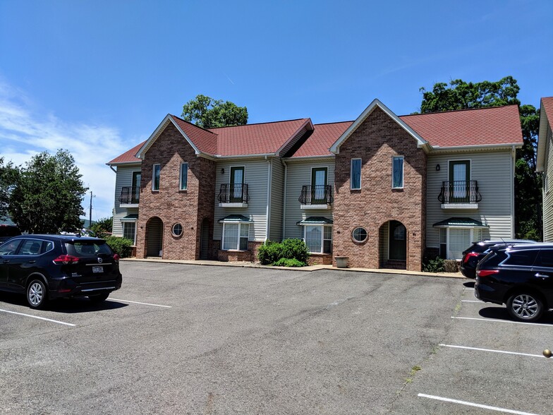 Building Photo - 118 Pretti Pt