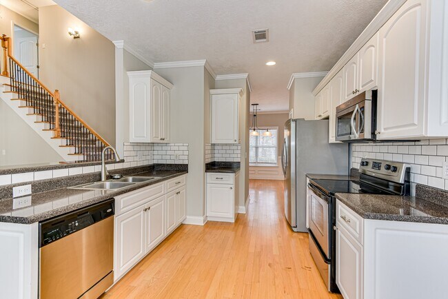 Building Photo - 4116 Chastain Dr