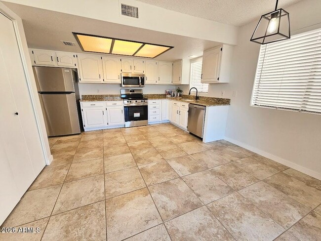 Building Photo - 16536 Lost Arrow Dr