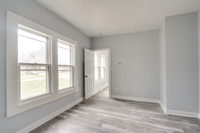 Building Photo - 614 Madison Ave