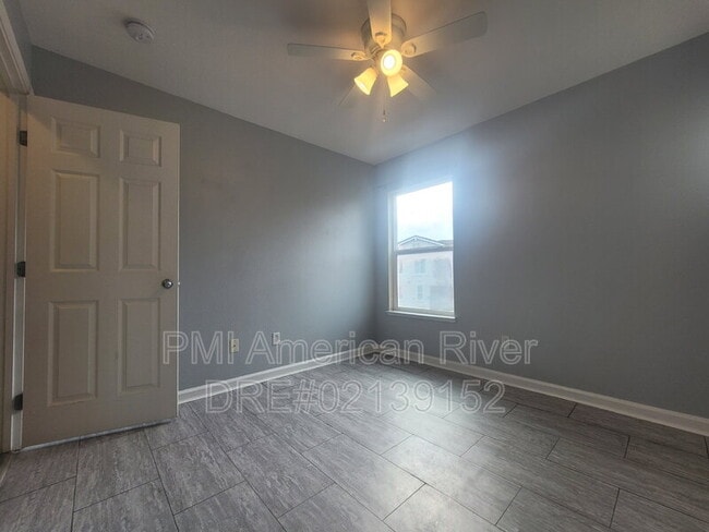 Building Photo - 569 Loch Lomond Way